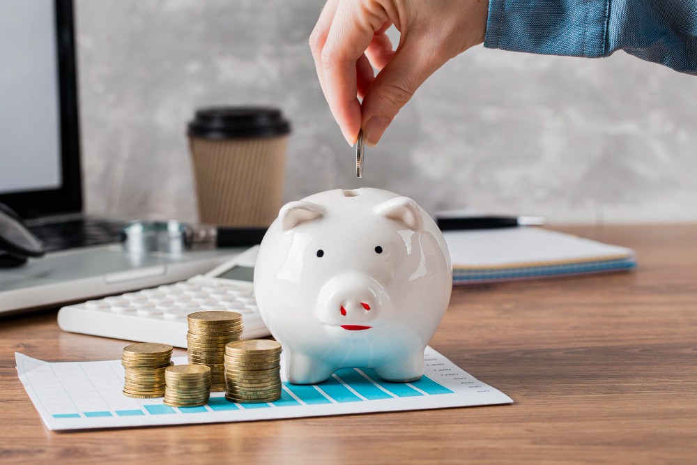 Personal Finance: A Simple Guide to Managing Your Money Better